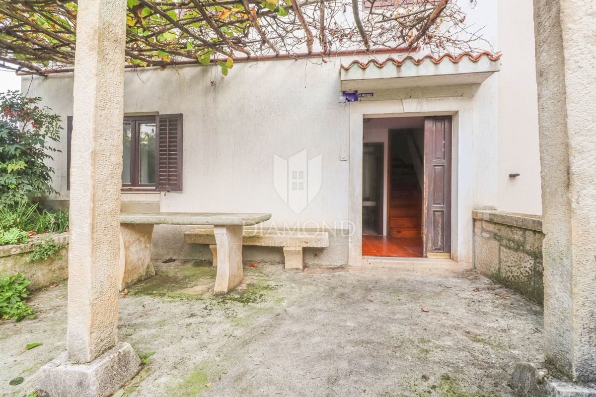 Tenuta istriana con più edifici vicino a splendide spiagge