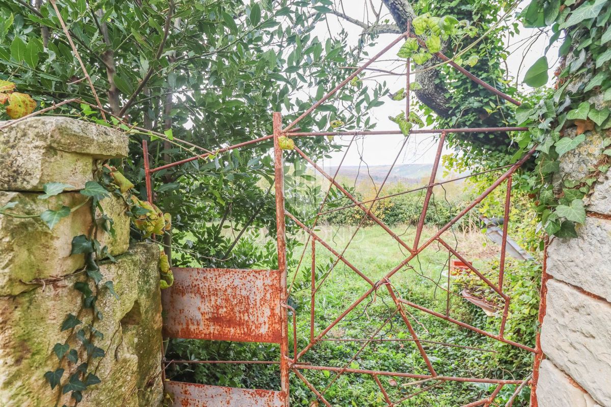 Tenuta istriana con più edifici vicino a splendide spiagge