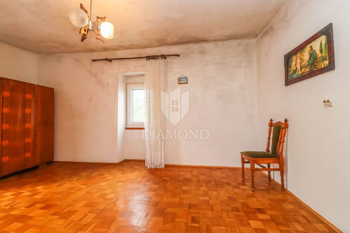 Tenuta istriana con più edifici vicino a splendide spiagge