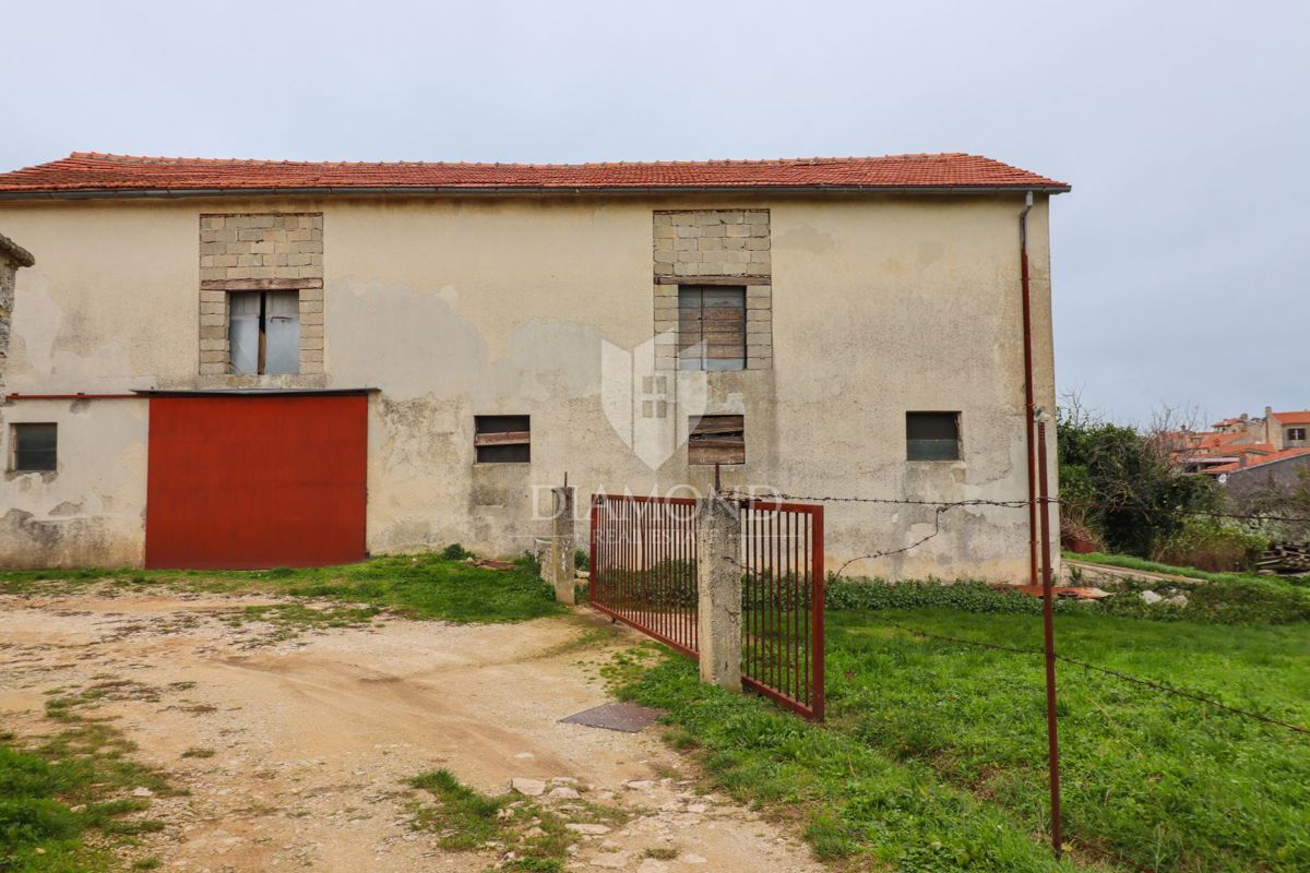 OPPORTUNITÀ UNICA, terreno edificabile nel centro di Vodnjan!