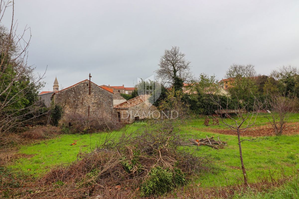 OPPORTUNITÀ UNICA, terreno edificabile nel centro di Vodnjan!