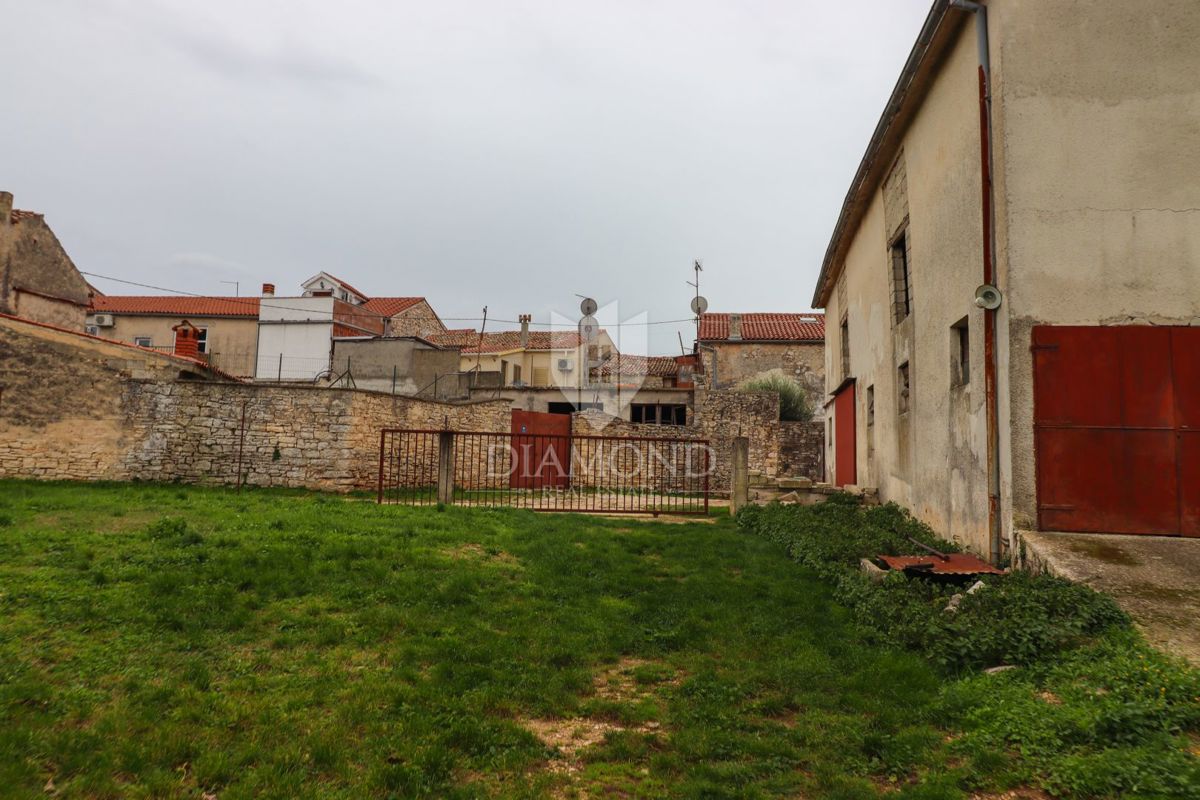 OPPORTUNITÀ UNICA, terreno edificabile nel centro di Vodnjan!