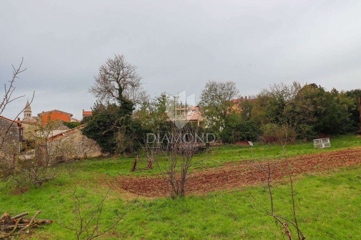 OPPORTUNITÀ UNICA, terreno edificabile nel centro di Vodnjan!