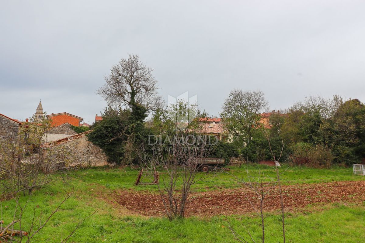 OPPORTUNITÀ UNICA, terreno edificabile nel centro di Vodnjan!