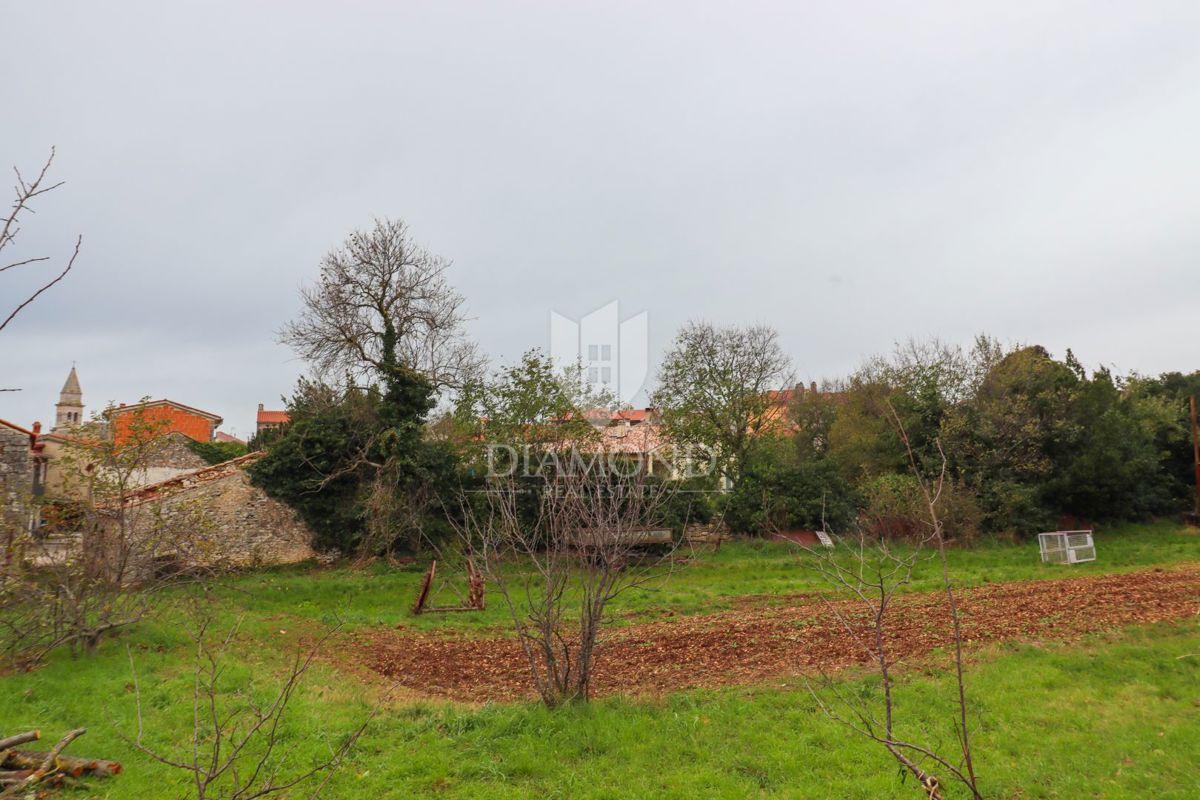 OPPORTUNITÀ UNICA, terreno edificabile nel centro di Vodnjan!
