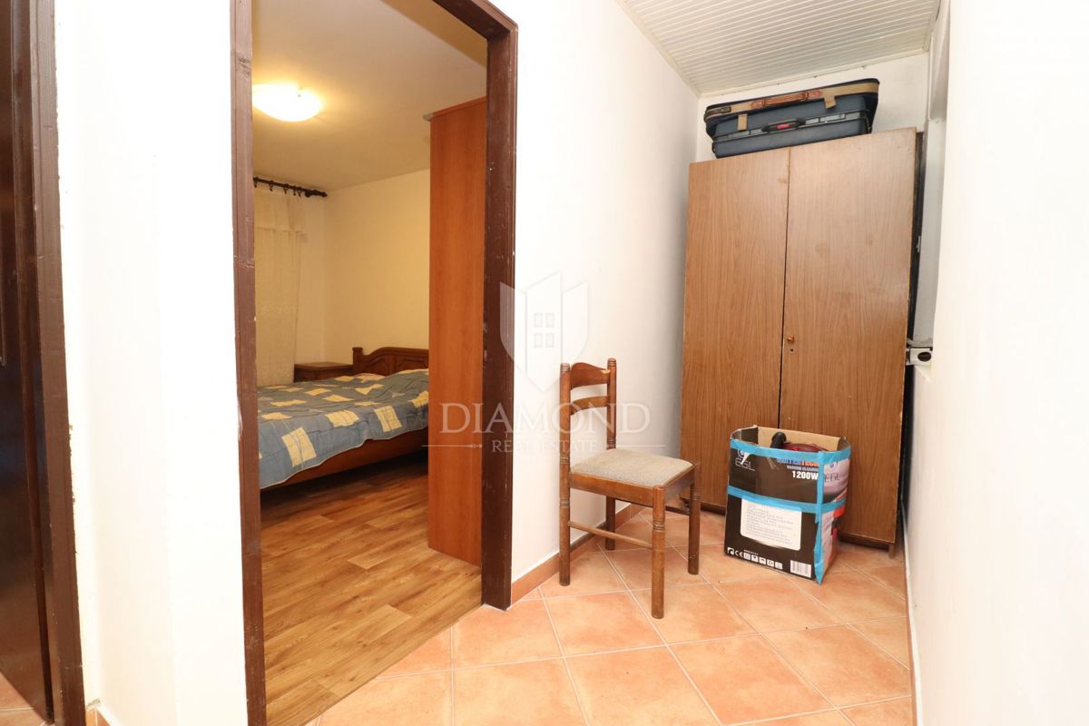 Residenza autoctona, casa in pietra con un ampio cortile/giardino