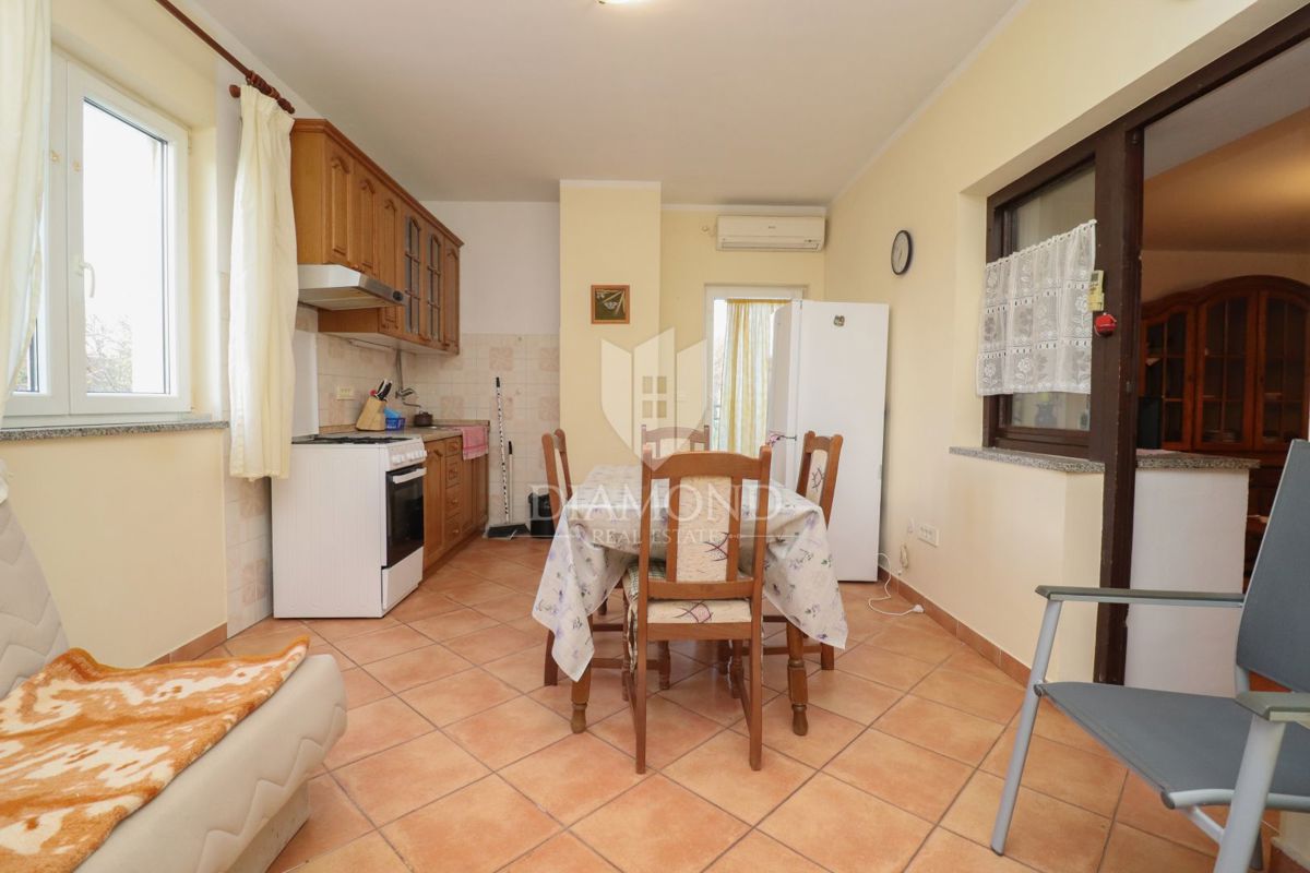 Residenza autoctona, casa in pietra con un ampio cortile/giardino