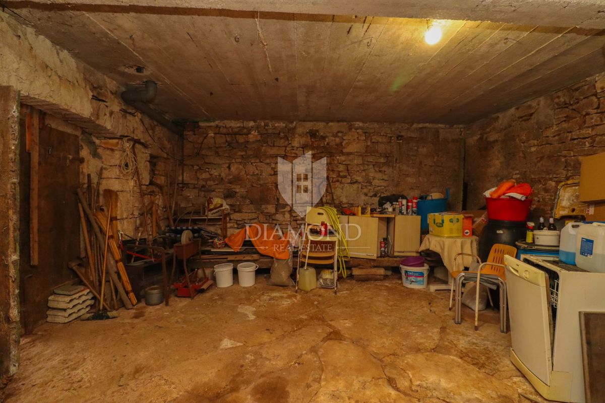 Residenza autoctona, casa in pietra con un ampio cortile/giardino