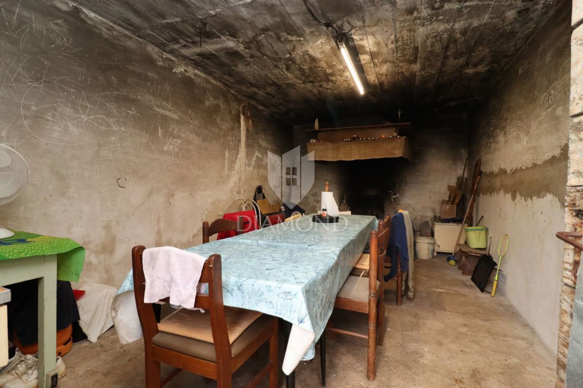 Residenza autoctona, casa in pietra con un ampio cortile/giardino