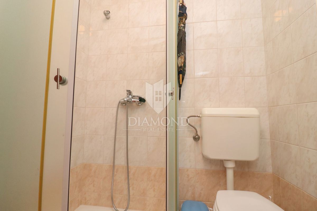 Residenza autoctona, casa in pietra con un ampio cortile/giardino