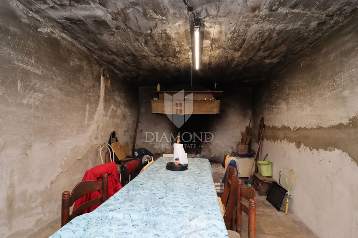 Residenza autoctona, casa in pietra con un ampio cortile/giardino