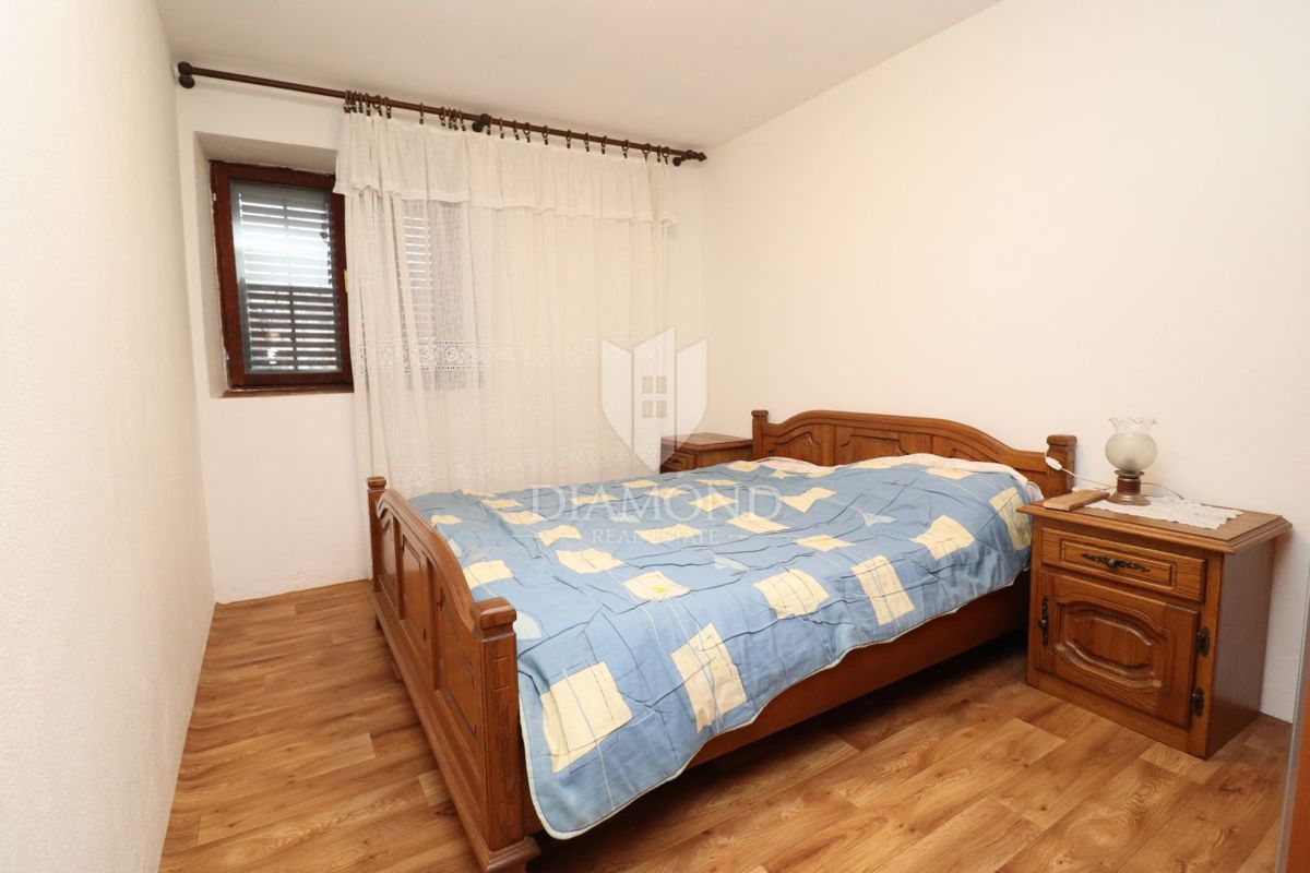 Residenza autoctona, casa in pietra con un ampio cortile/giardino