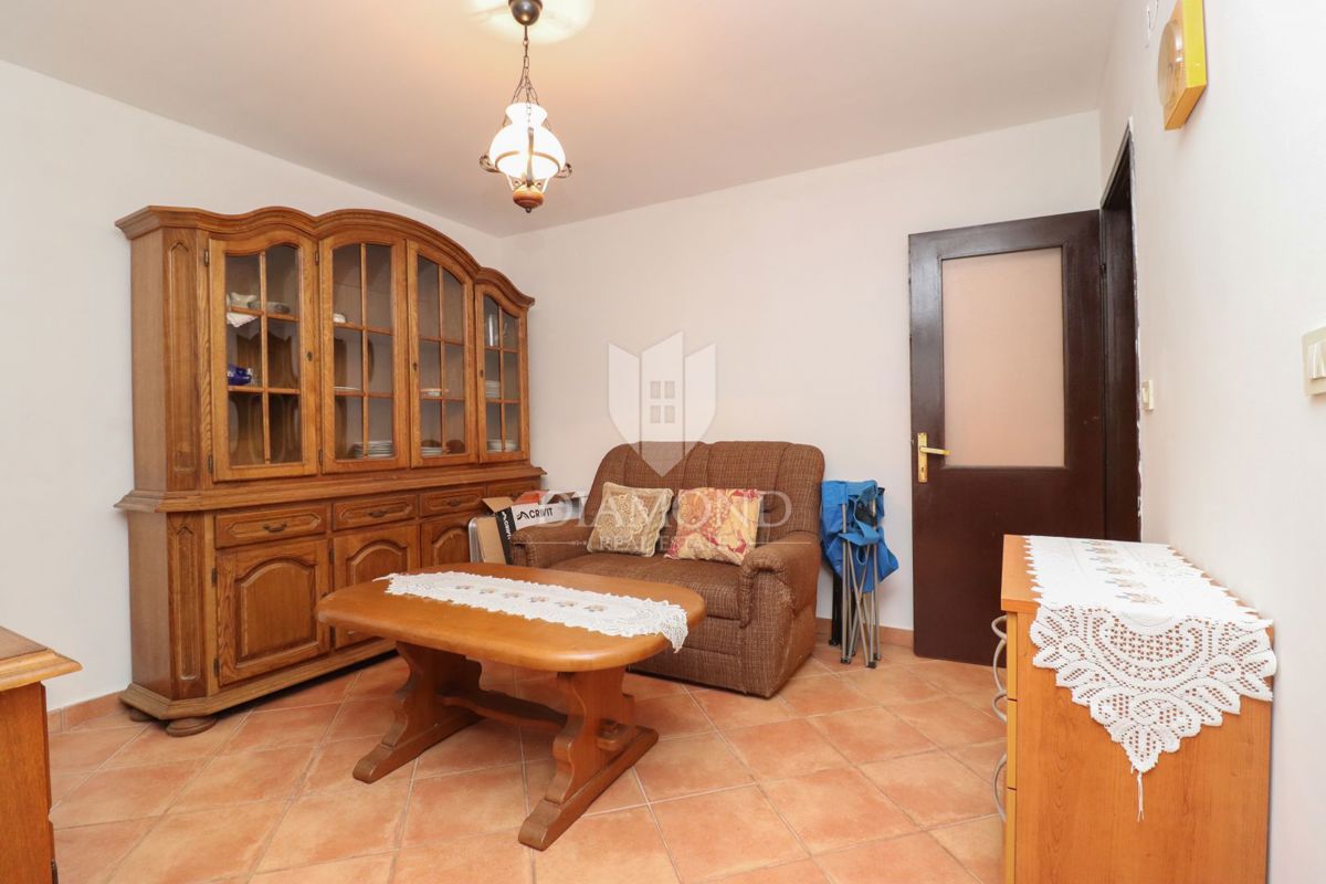 Residenza autoctona, casa in pietra con un ampio cortile/giardino