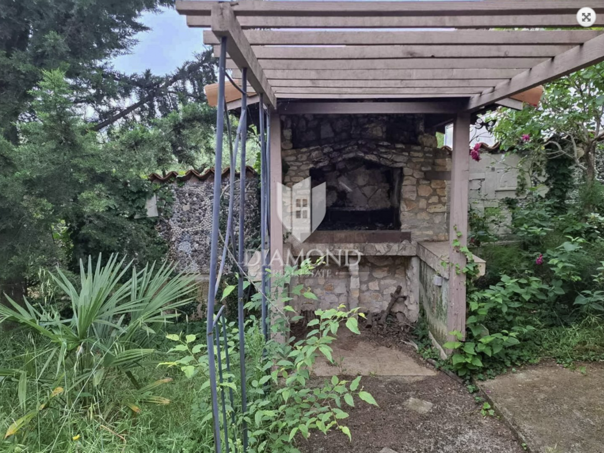 Parenzo, opportunità, appartamento ristrutturato con giardino