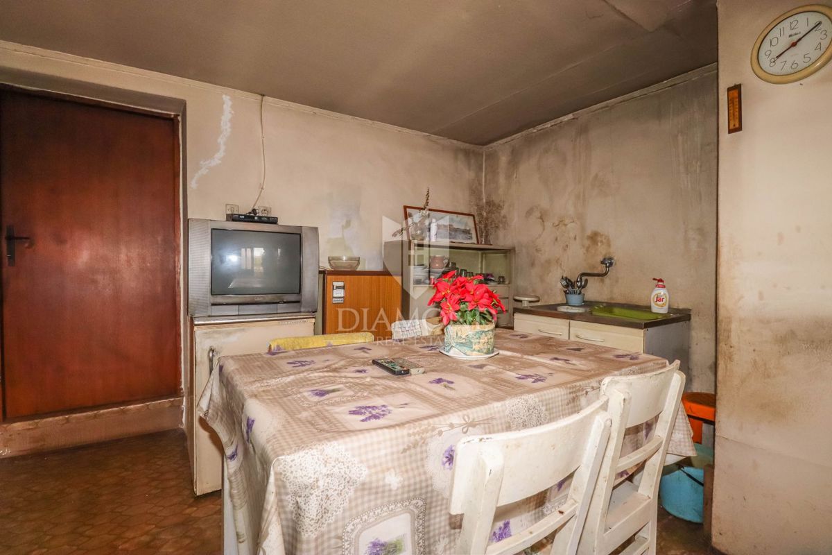 Gimino, dintorni, due case in pietra in un posto tranquillo