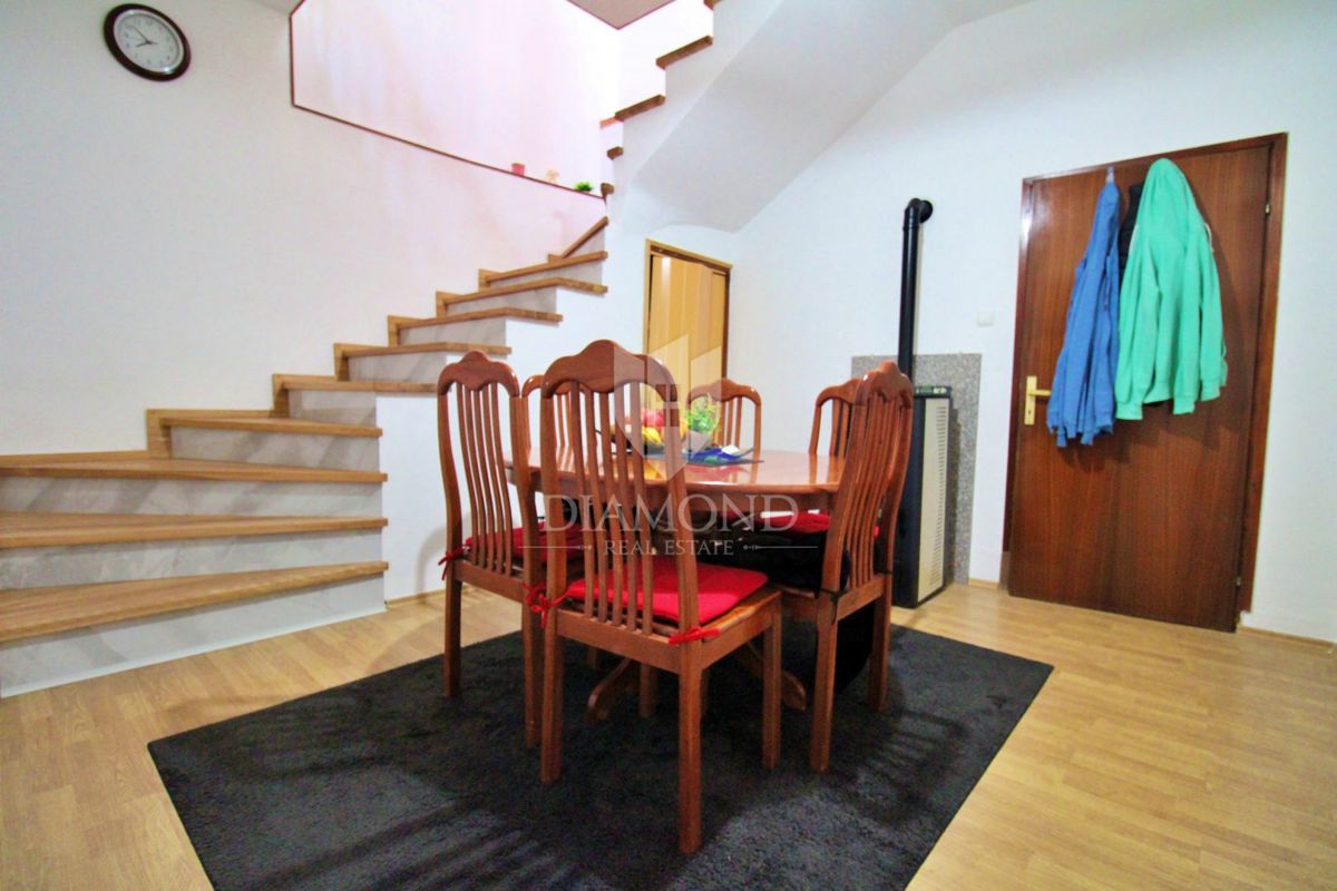 CASA DI FAMIGLIA, ALBONA, DINTORNI