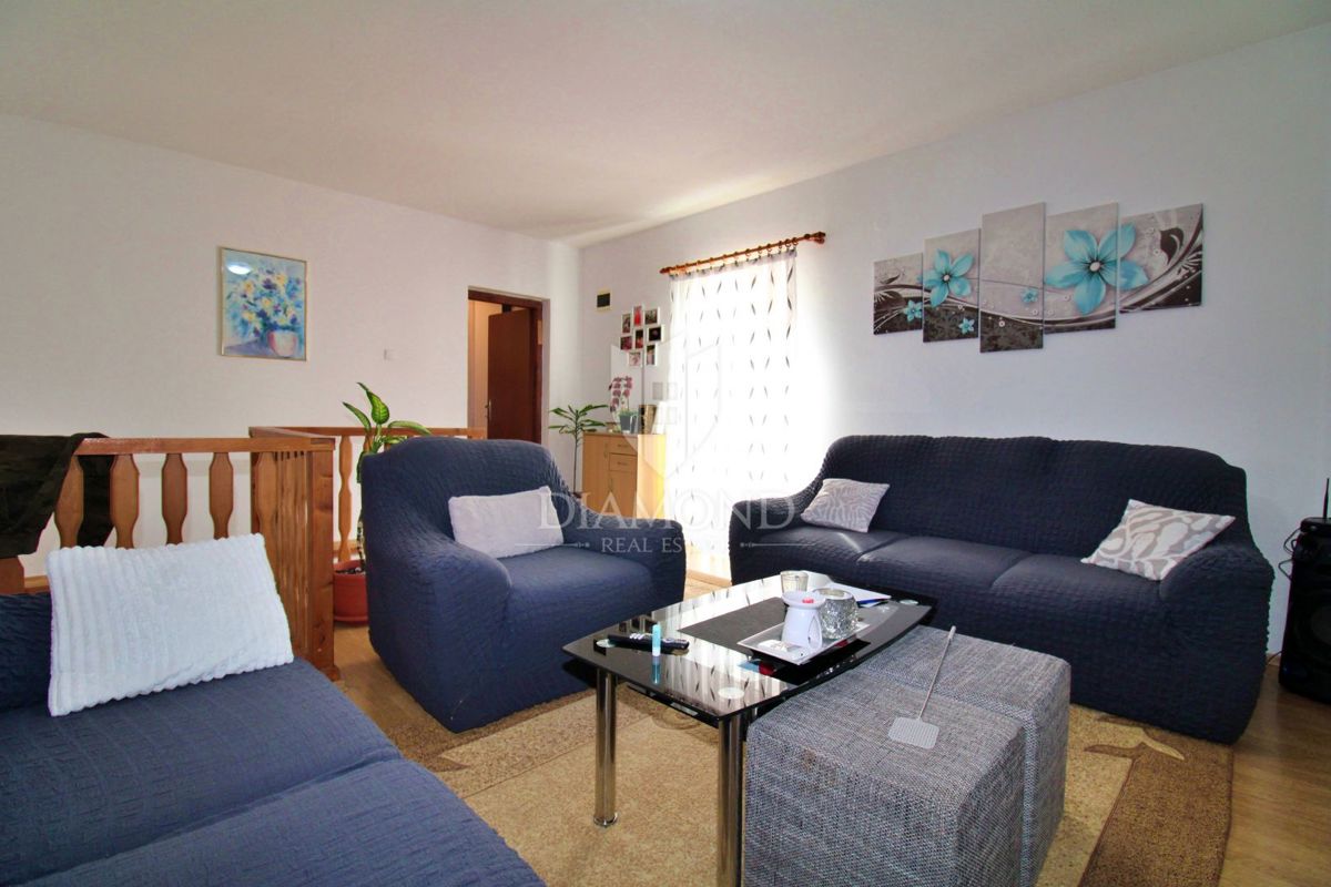 CASA DI FAMIGLIA, ALBONA, DINTORNI