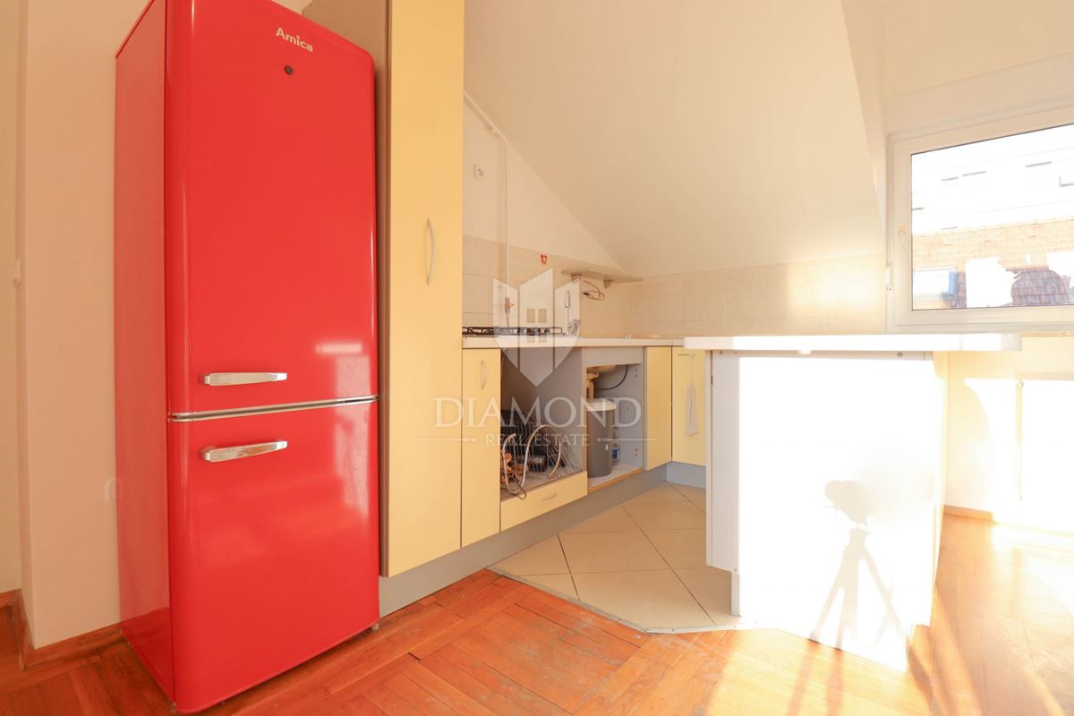 Zagabria, Trešnjevka! Appartamento con tre camere da letto e balcone!