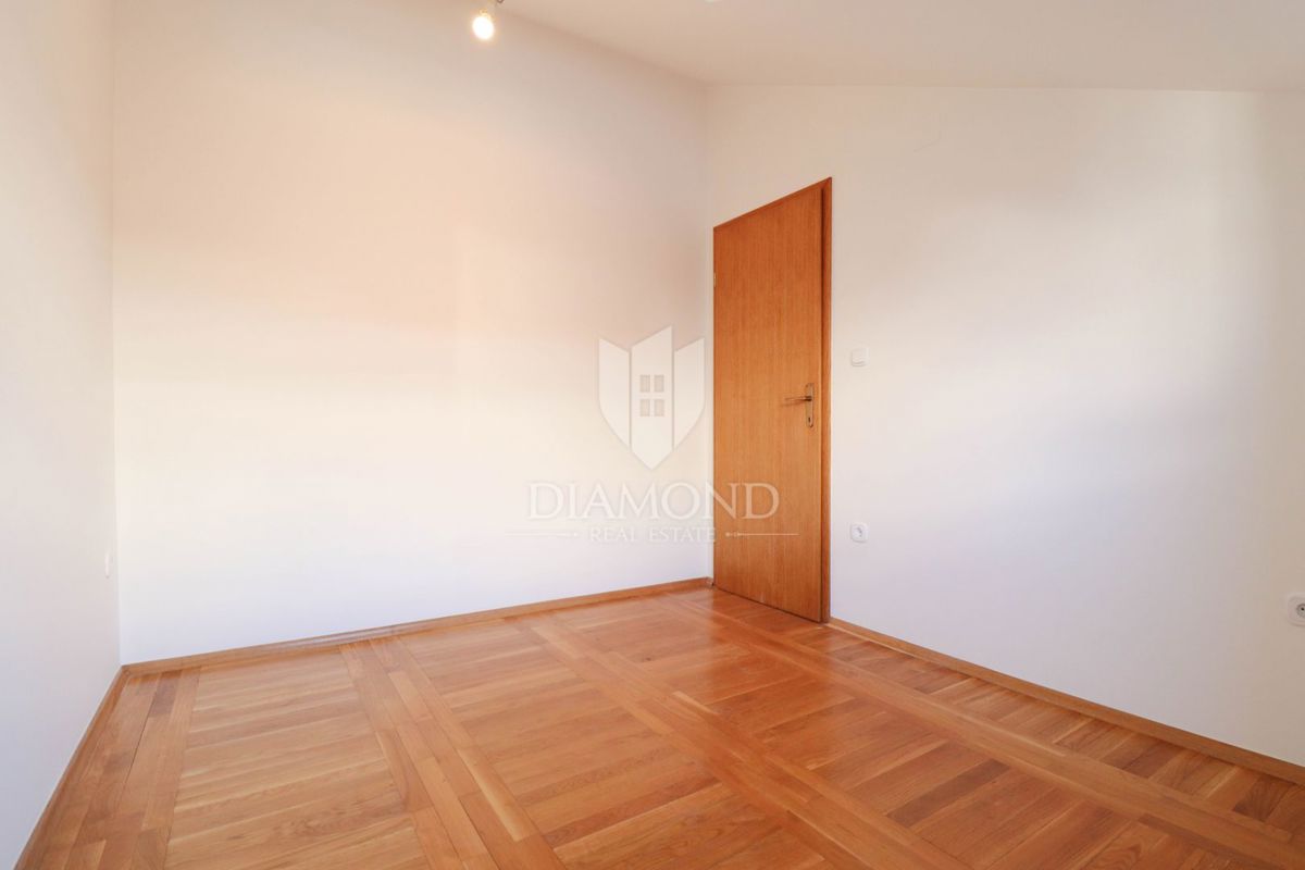 Zagabria, Trešnjevka! Appartamento con tre camere da letto e balcone!