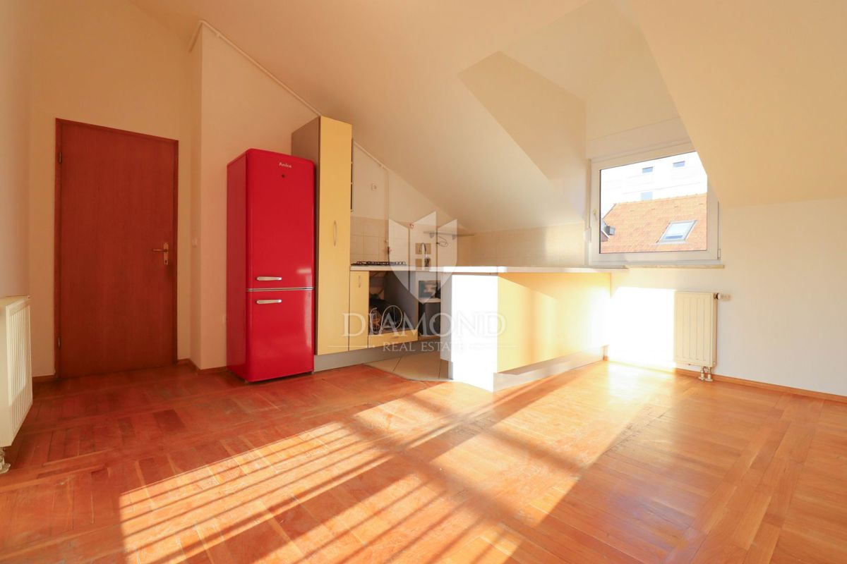 Zagabria, Trešnjevka! Appartamento con tre camere da letto e balcone!