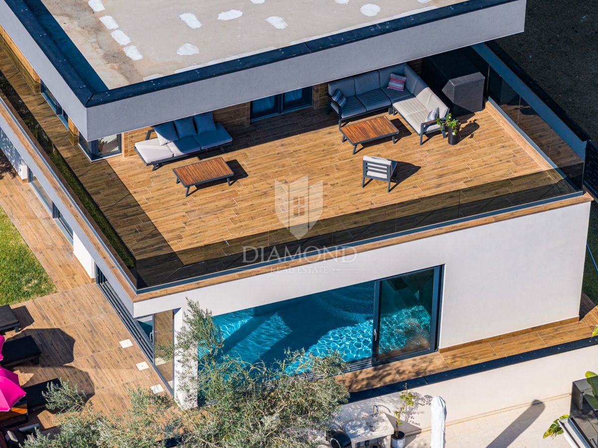 Fasana - villa di lusso con piscina interna, a 300 m dal mare!