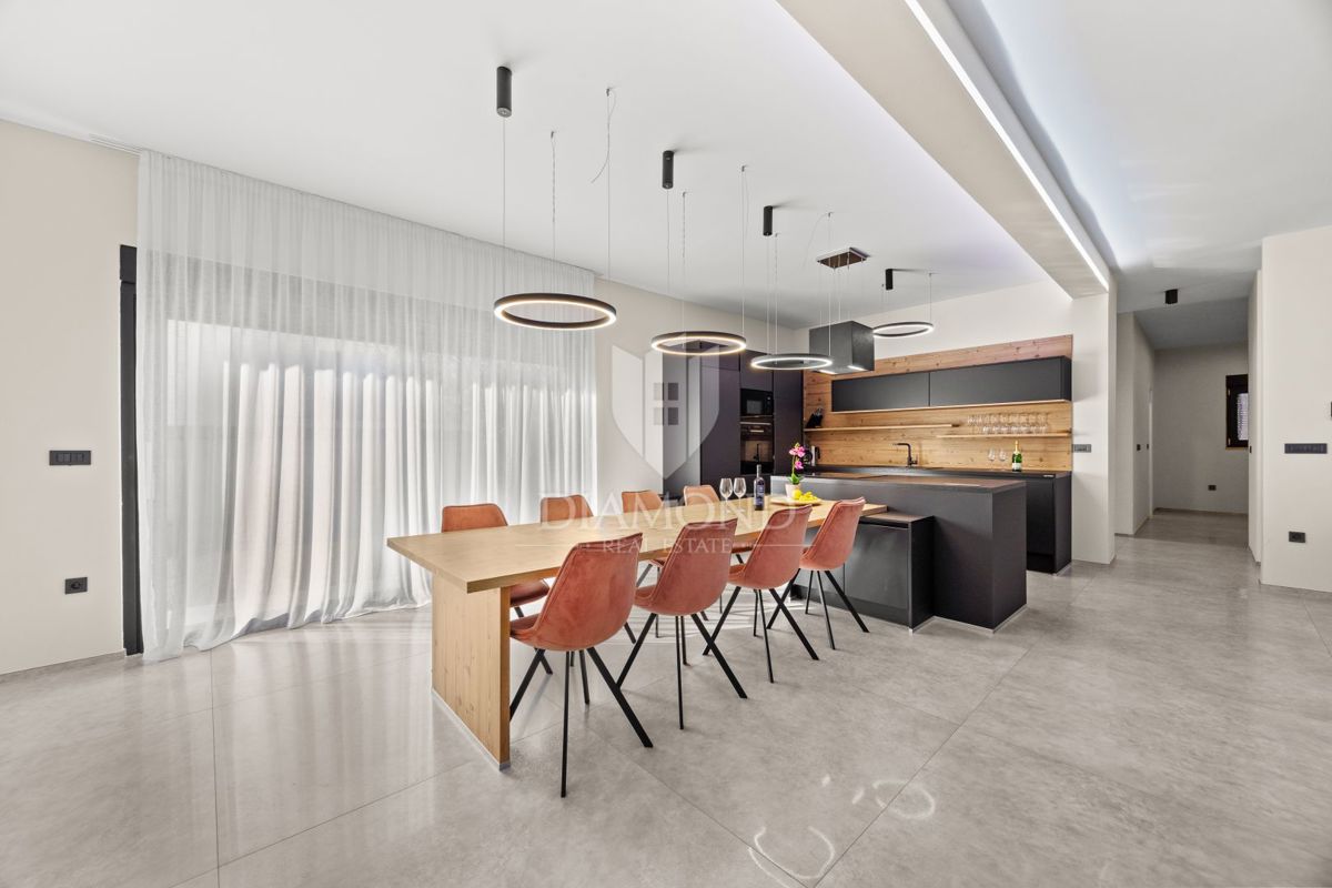 Fasana - villa di lusso con piscina interna, a 300 m dal mare!