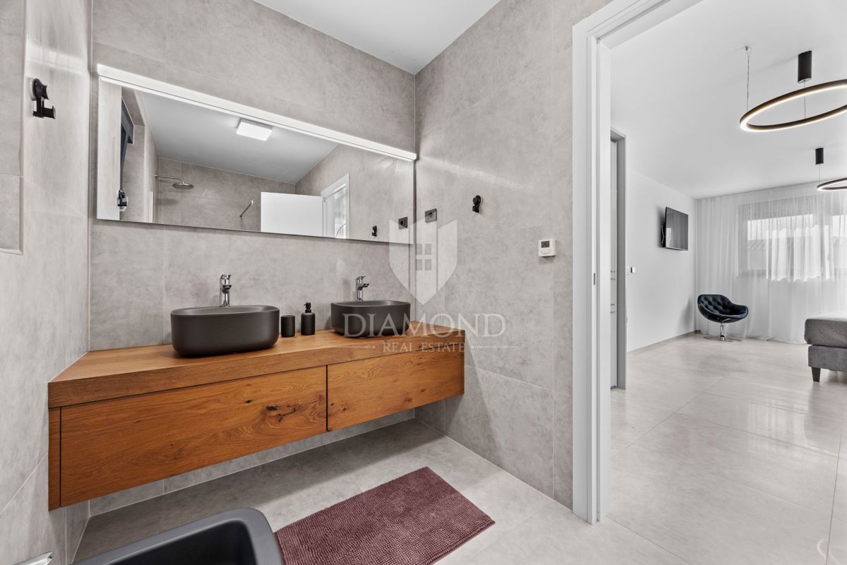 Fasana - villa di lusso con piscina interna, a 300 m dal mare!