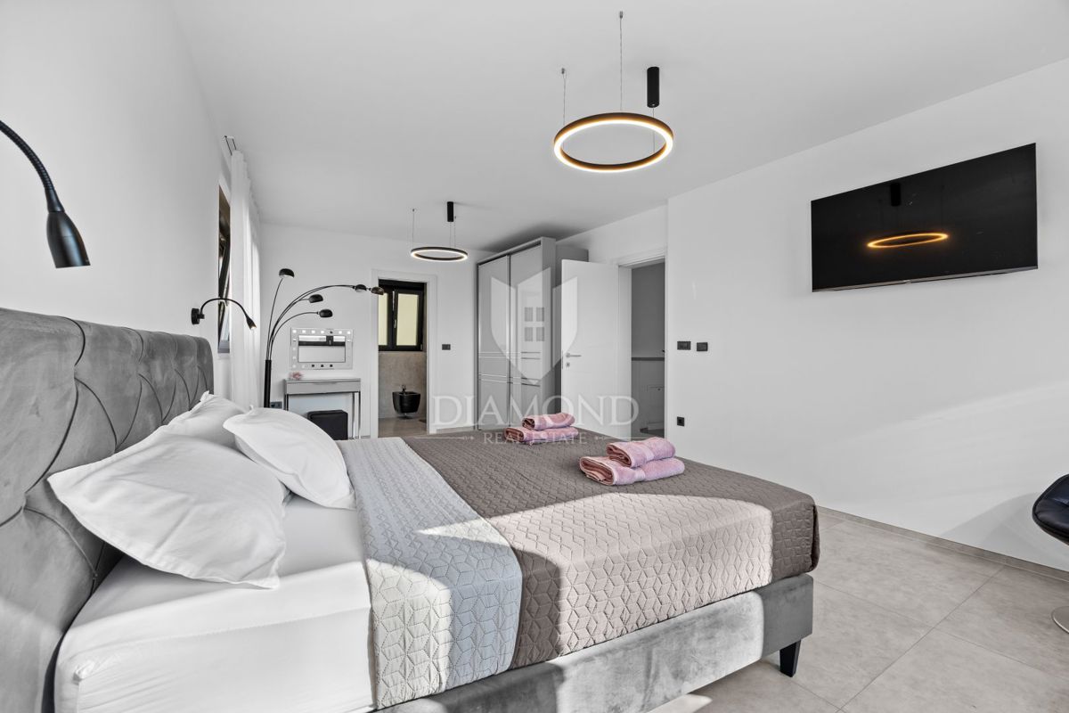 Fasana - villa di lusso con piscina interna, a 300 m dal mare!