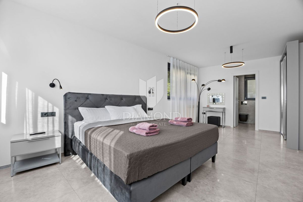 Fasana - villa di lusso con piscina interna, a 300 m dal mare!