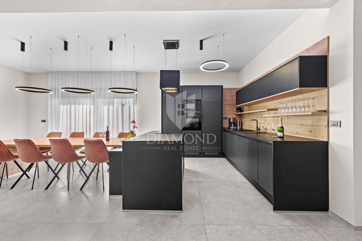 Fasana - villa di lusso con piscina interna, a 300 m dal mare!