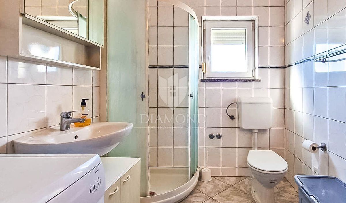 OPPORTUNITÀ! Umag e dintorni. Appartamento con due terrazze + monolocale.