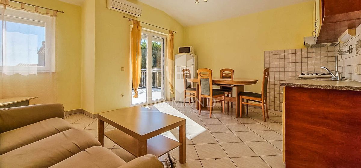 OPPORTUNITÀ! Umag e dintorni. Appartamento con due terrazze + monolocale.