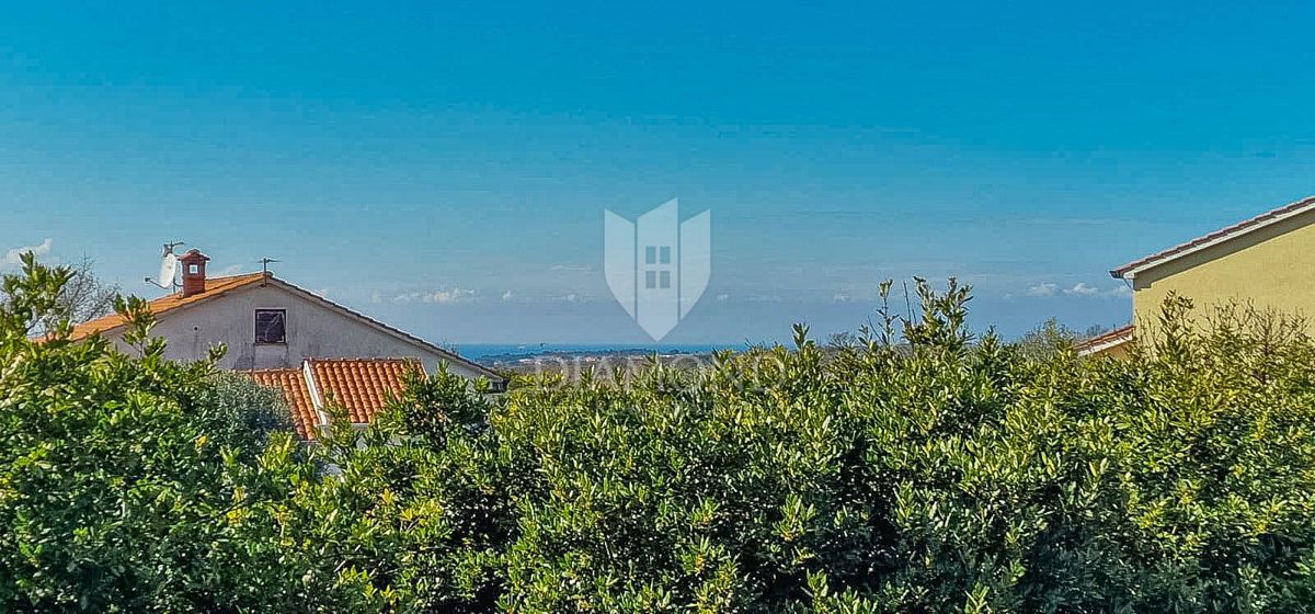 OPPORTUNITÀ! Umag e dintorni. Appartamento con due terrazze + monolocale.