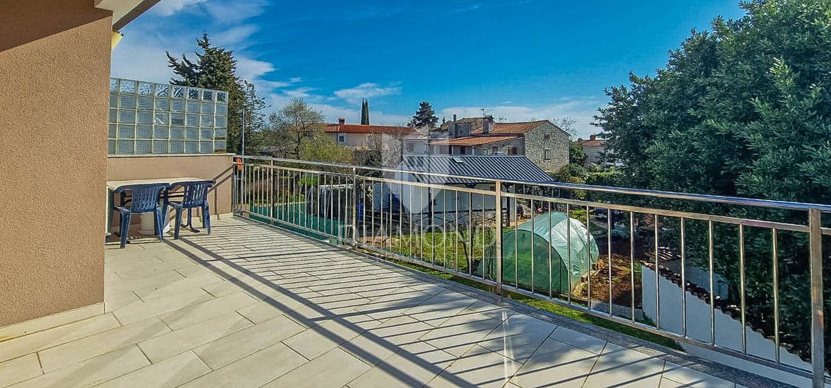 OPPORTUNITÀ! Umag e dintorni. Appartamento con due terrazze + monolocale.