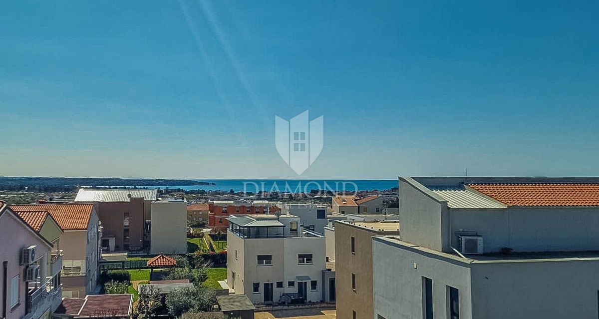 Novigrad, appartamento moderno con ascensore e vista mare!