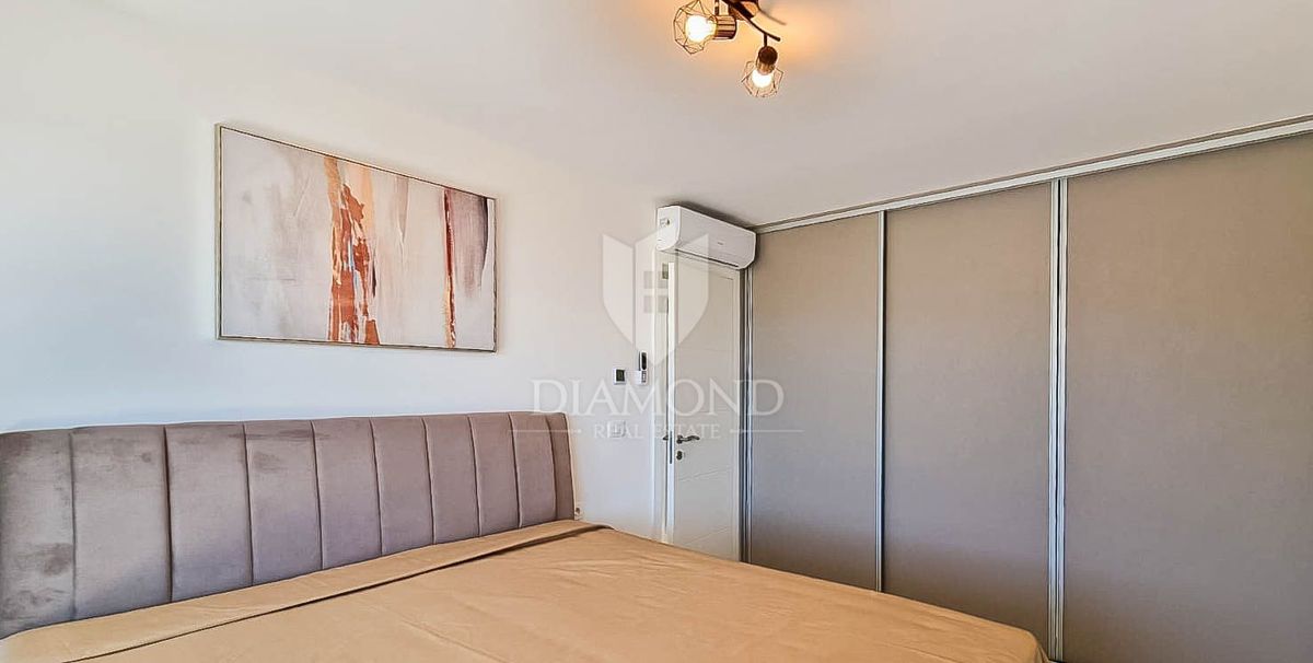 Novigrad, appartamento moderno con ascensore e vista mare!