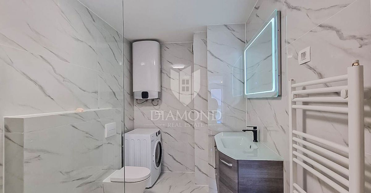 Novigrad, appartamento moderno con ascensore e vista mare!