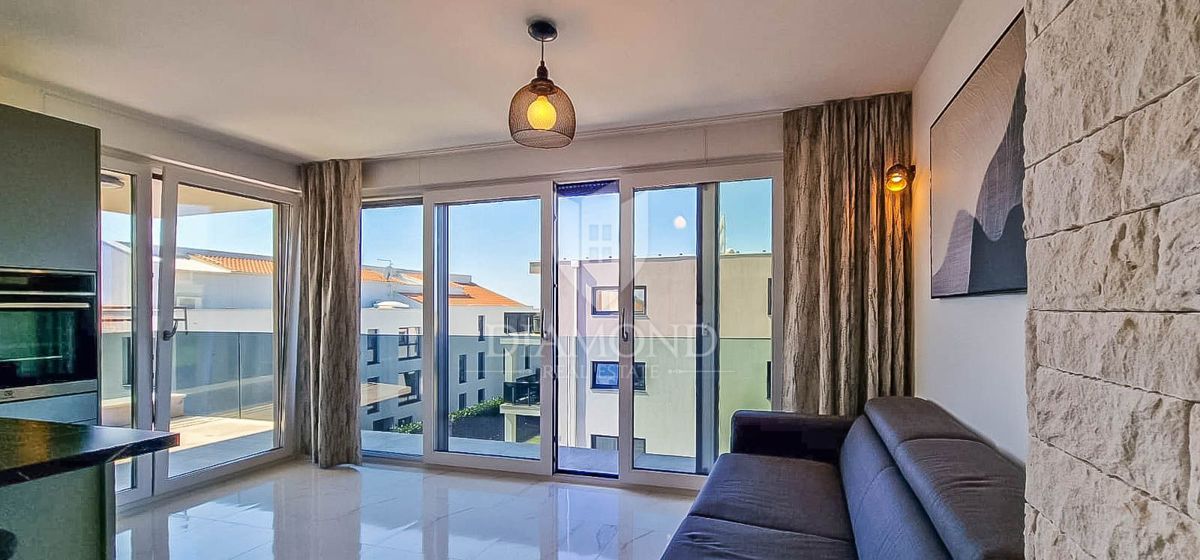 Novigrad, appartamento moderno con ascensore e vista mare!