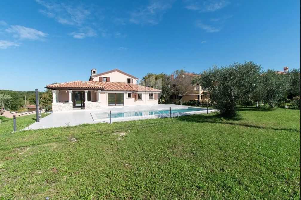 Rarità sul mercato: villa di lusso con area wellness privata e piscina vicino a Vrsar – chiavi in mano