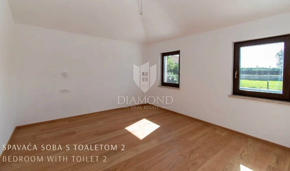 Rarità sul mercato: villa di lusso con area wellness privata e piscina vicino a Vrsar – chiavi in mano