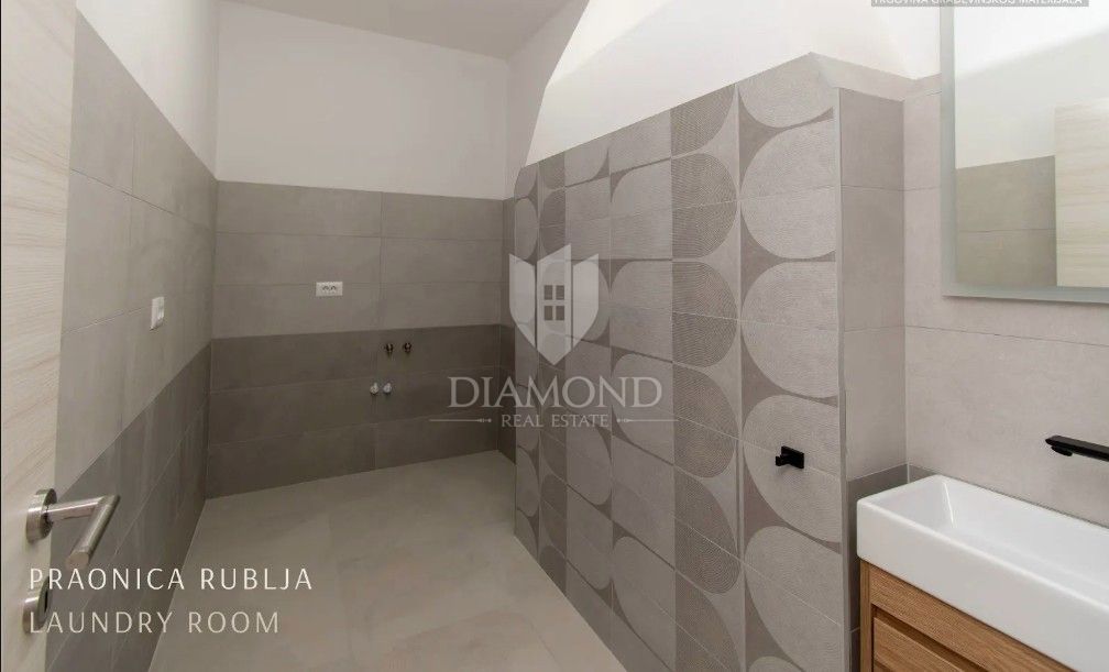 Rarità sul mercato: villa di lusso con area wellness privata e piscina vicino a Vrsar – chiavi in mano