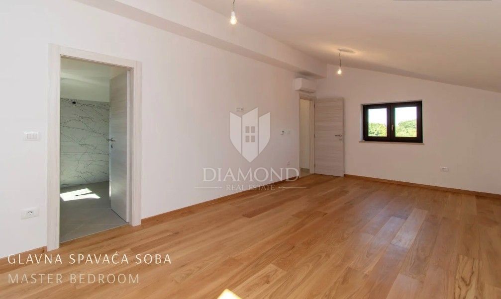 Rarità sul mercato: villa di lusso con area wellness privata e piscina vicino a Vrsar – chiavi in mano