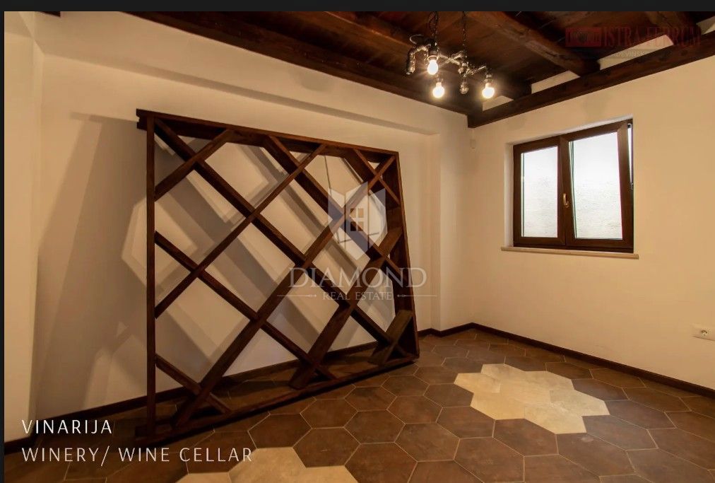 Rarità sul mercato: villa di lusso con area wellness privata e piscina vicino a Vrsar – chiavi in mano