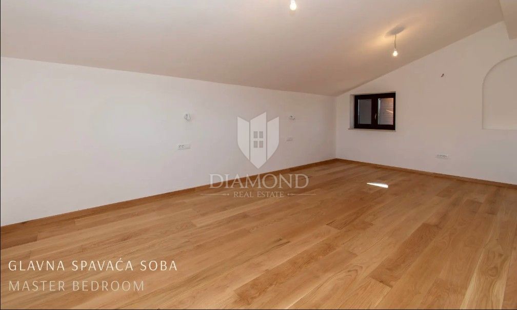 Rarità sul mercato: villa di lusso con area wellness privata e piscina vicino a Vrsar – chiavi in mano