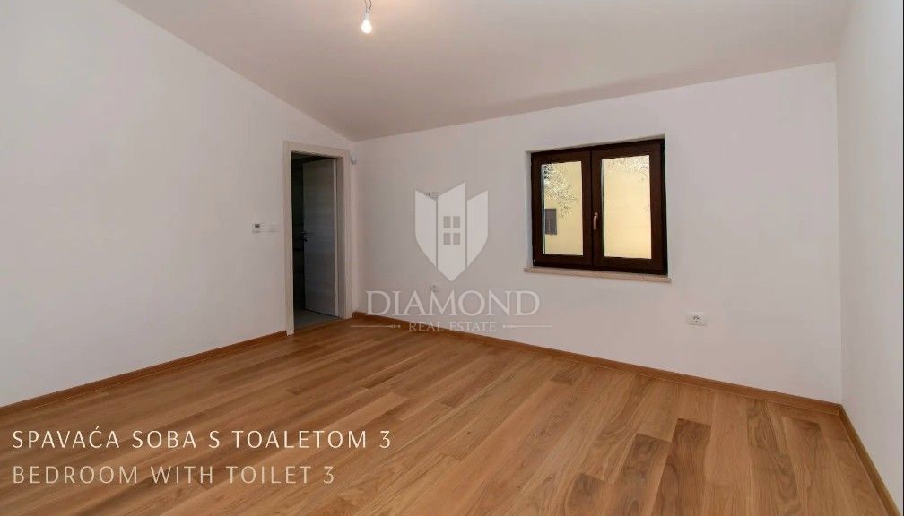 Rarità sul mercato: villa di lusso con area wellness privata e piscina vicino a Vrsar – chiavi in mano