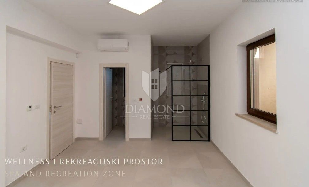 Rarità sul mercato: villa di lusso con area wellness privata e piscina vicino a Vrsar – chiavi in mano