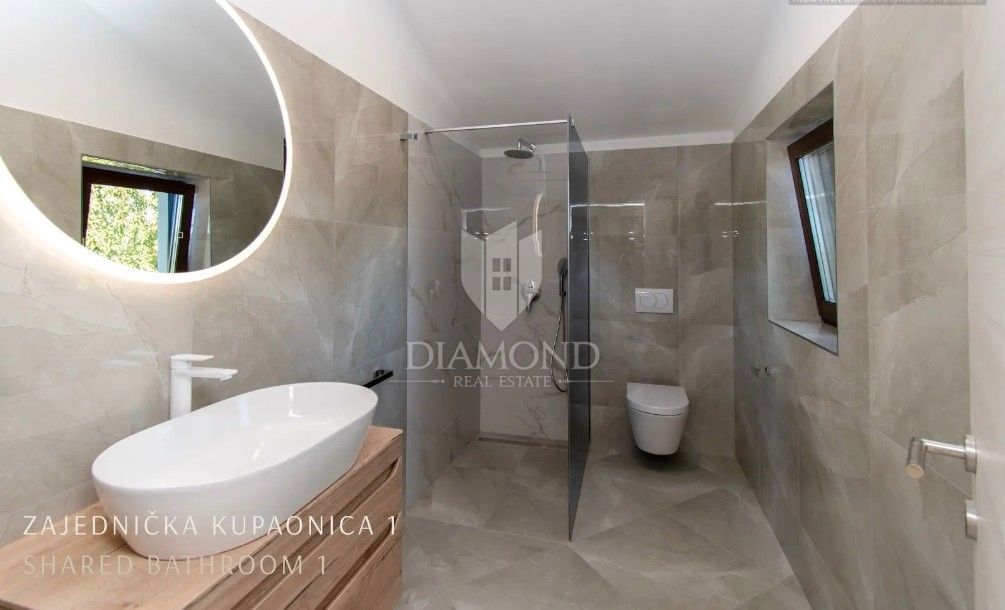 Rarità sul mercato: villa di lusso con area wellness privata e piscina vicino a Vrsar – chiavi in mano