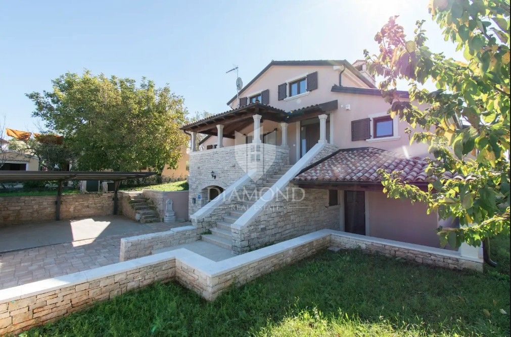 Rarità sul mercato: villa di lusso con area wellness privata e piscina vicino a Vrsar – chiavi in mano