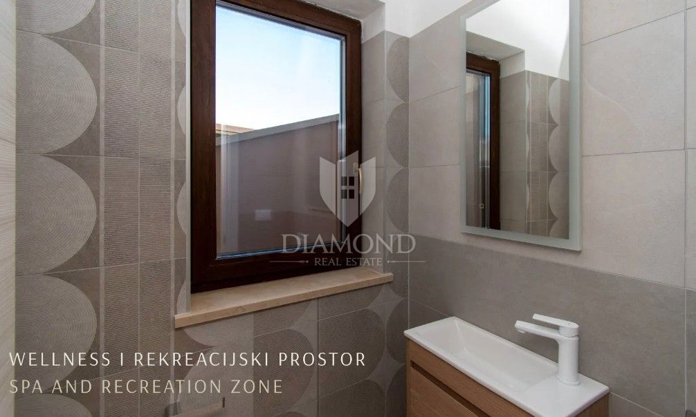 Rarità sul mercato: villa di lusso con area wellness privata e piscina vicino a Vrsar – chiavi in mano