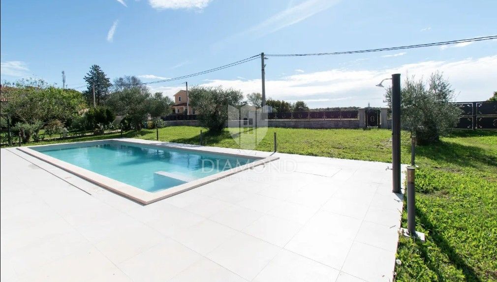 Rarità sul mercato: villa di lusso con area wellness privata e piscina vicino a Vrsar – chiavi in mano